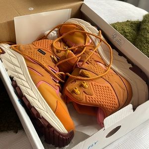 HOKA Anacapa Mid Womens Sz 8